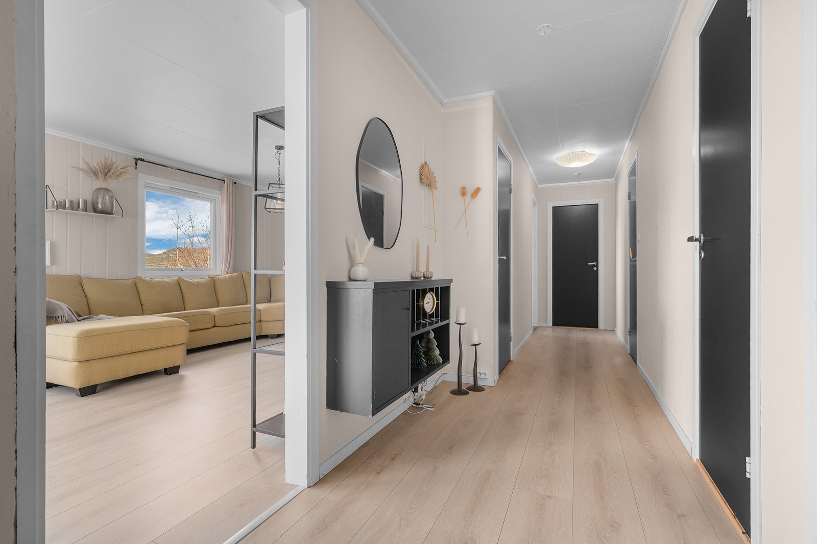 Gang inn til soverommene og baderom Galleribilde