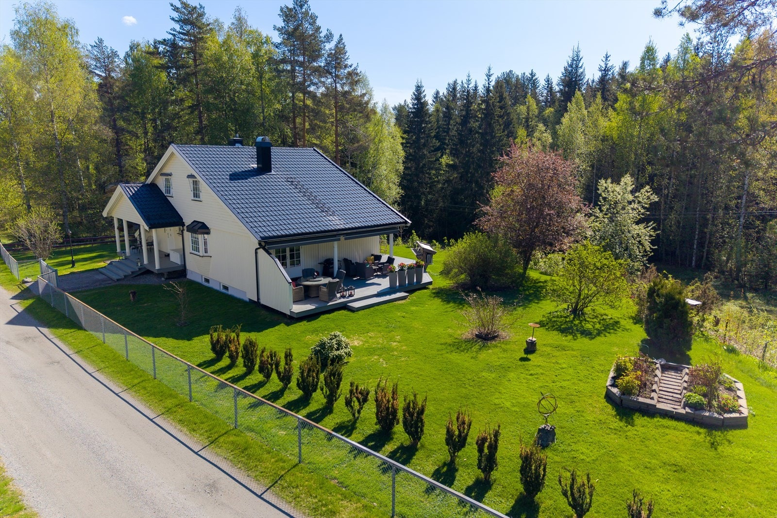 En stor og innholdsrik eiendom med mange muligheter. Galleribilde