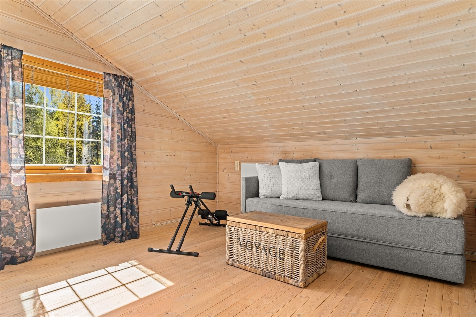 Soverom/loftstuen har også en egen luft-til-luft-varmepumpe. Galleribilde
