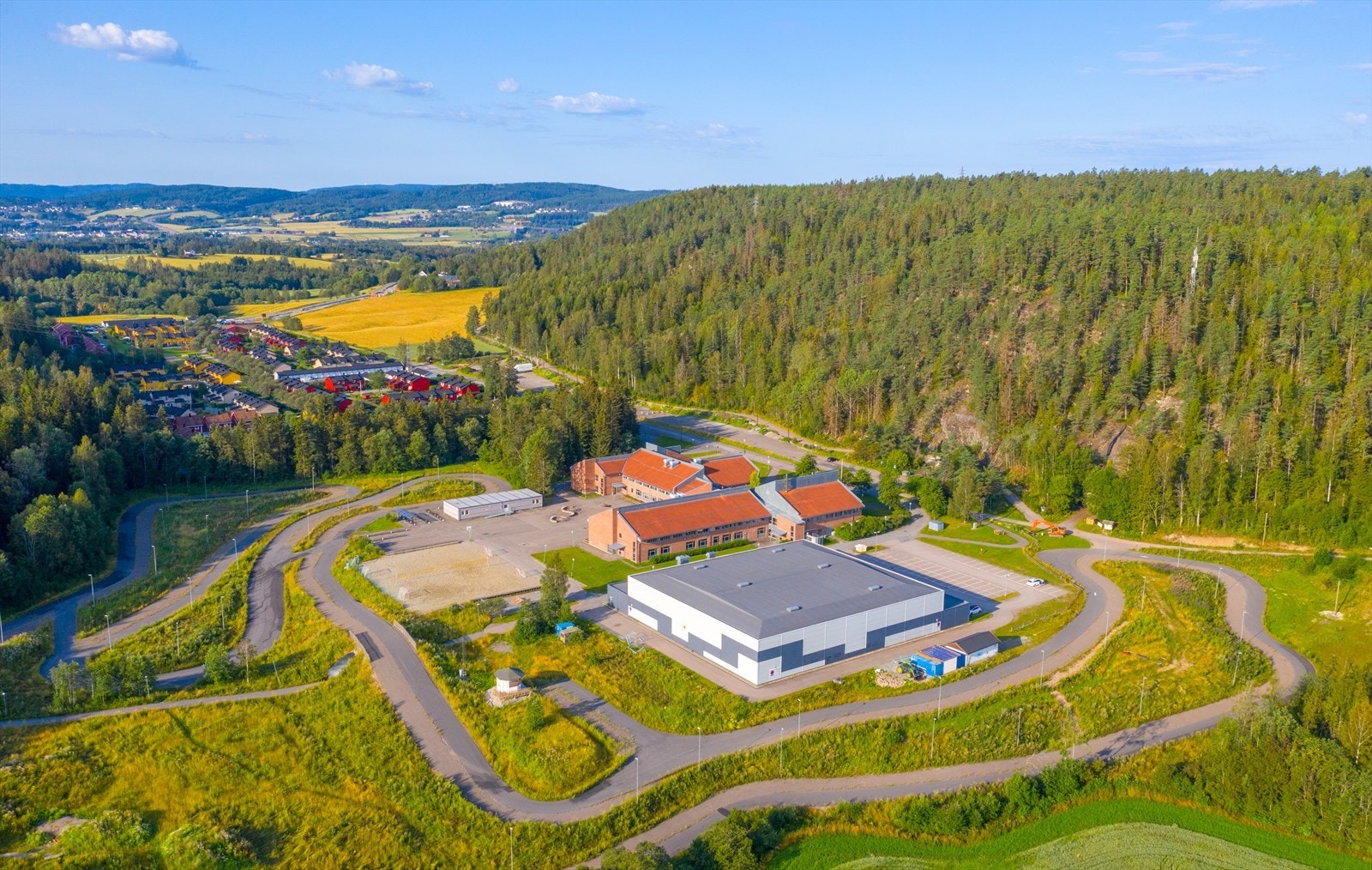 Tæruddalen skole ligger like ved. Galleribilde