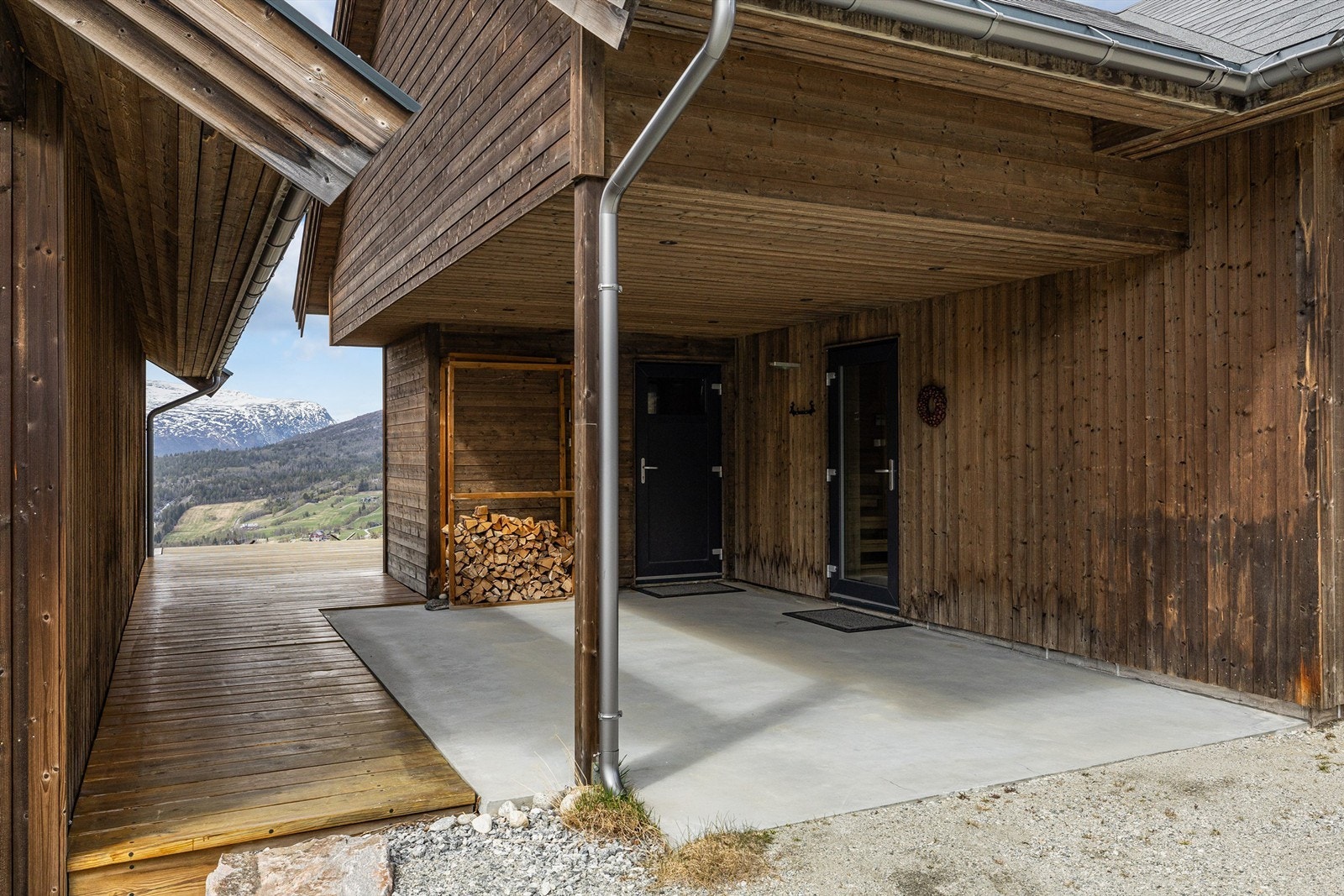 Carport med bod i bakkant Galleribilde