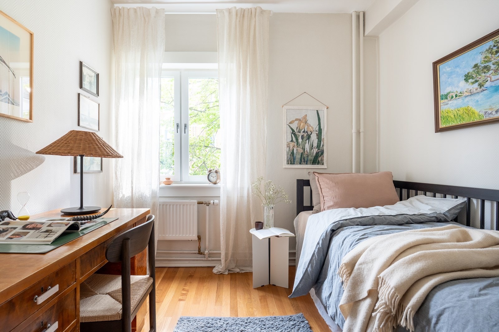 Det andre soverommet egner seg godt som barnerom, gjesterom eller kontor. Galleribilde
