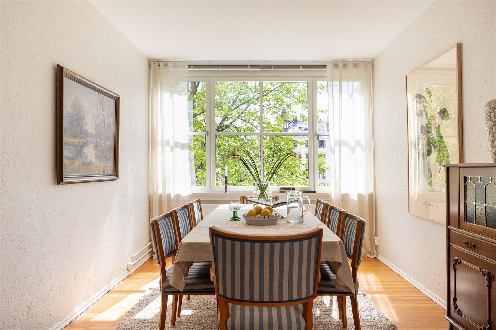 Beliggenheten er tilbaketrukket og fredelig, med kort vei til Frognerparken og et rikt utvalg av kafeer og spesialforretninger. Galleribilde