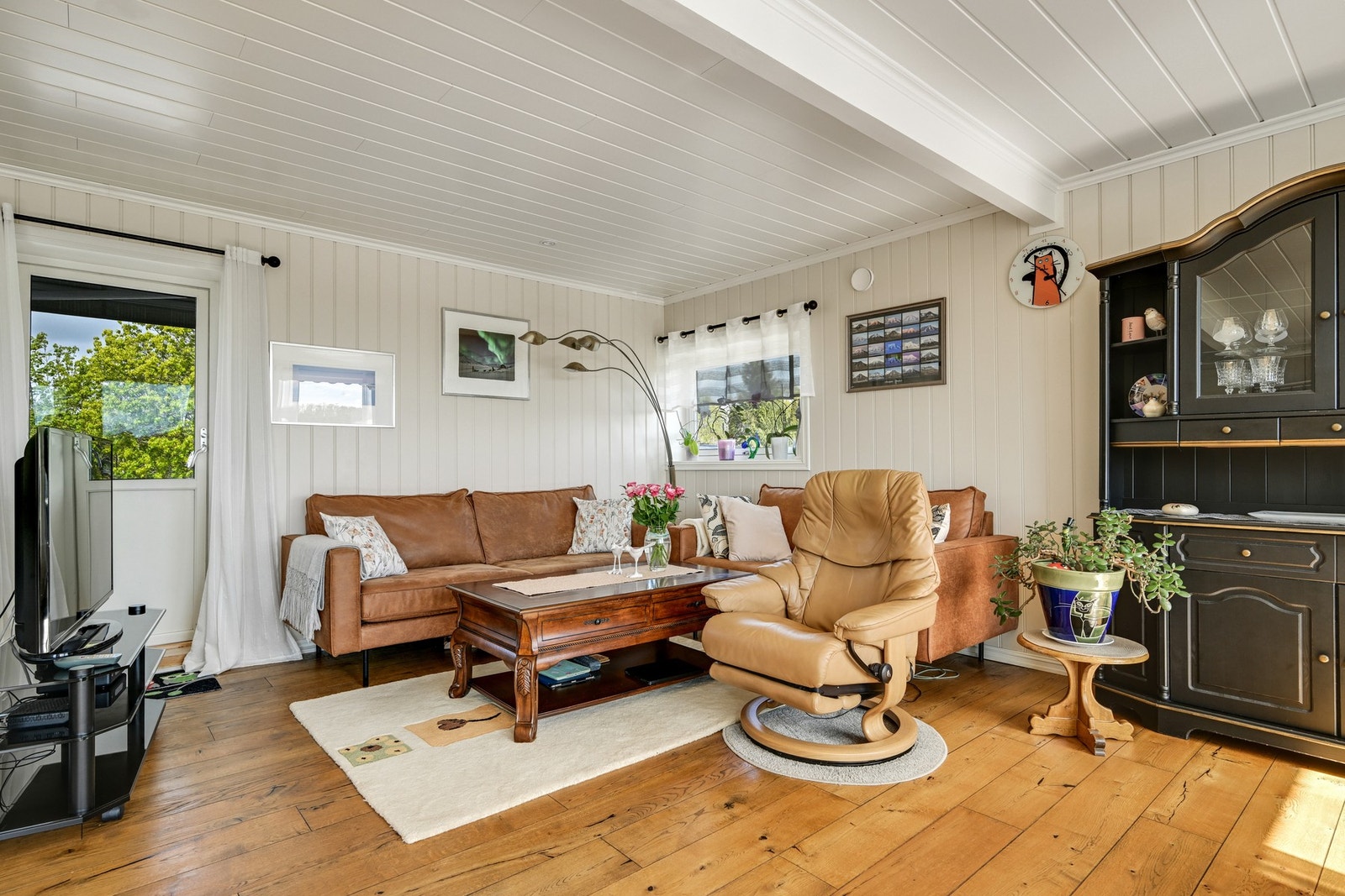 Fra "sofaavdelingen" er det utgang til den ene av to takterrasser Galleribilde