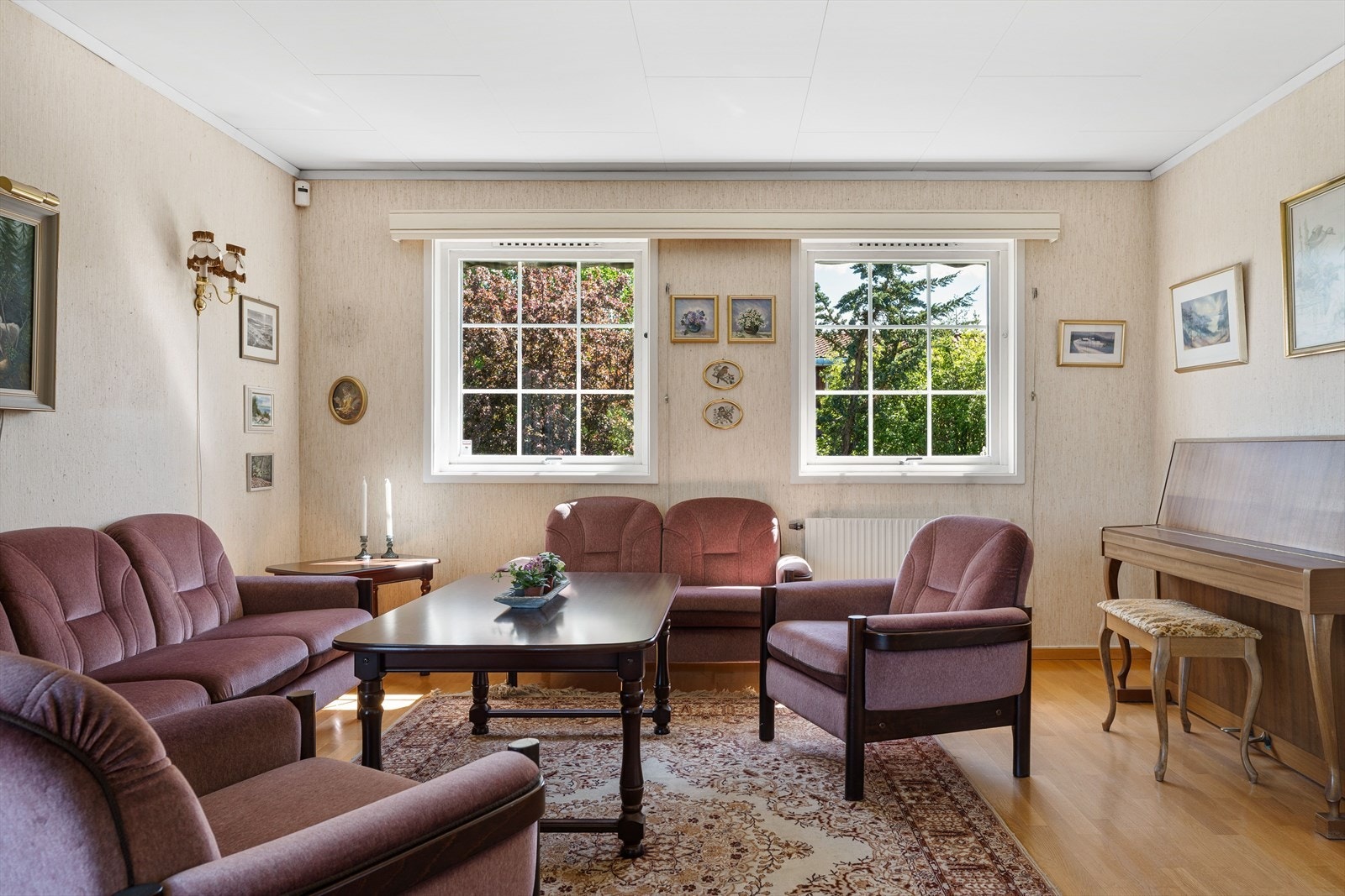 Stuen har i stor grad plass til ulike møbelgrupper. Galleribilde
