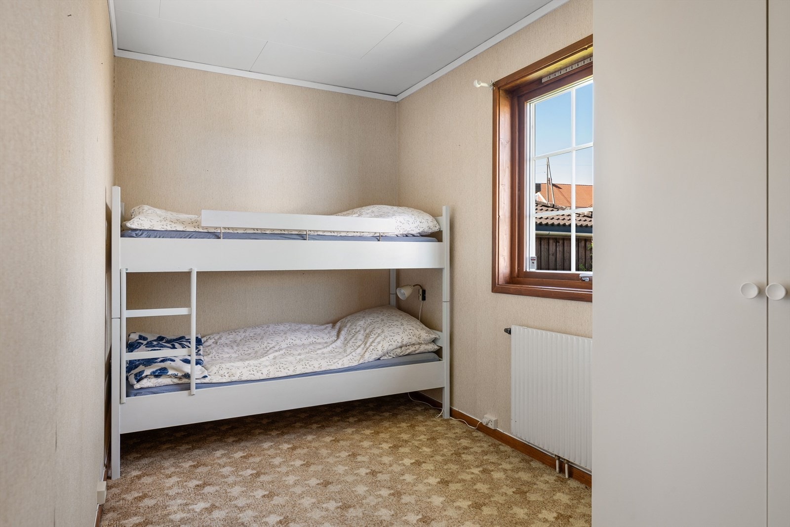 Et av tre soverom på hovedplan. Galleribilde