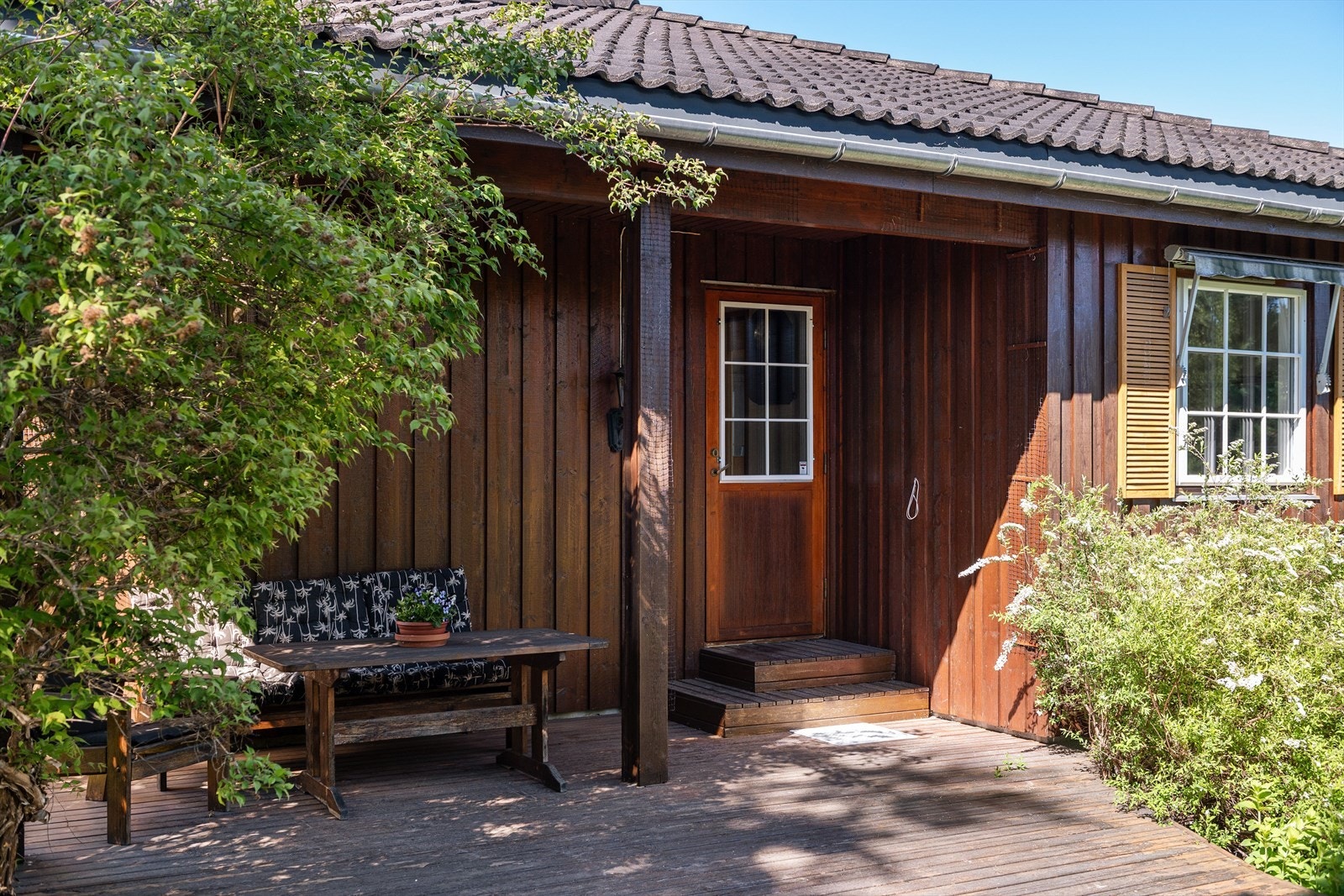 Koselig sørvendt terrasseplatting Galleribilde