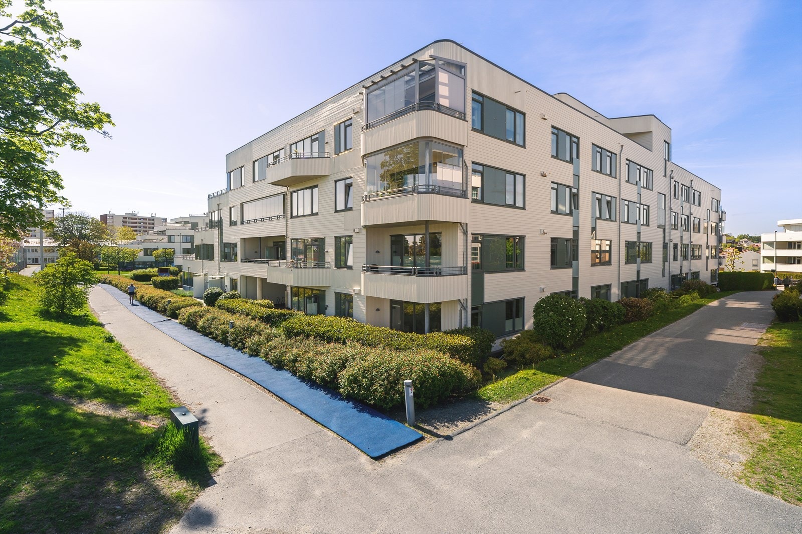 Meget attraktiv og rolig beliggenhet med kort vei til skole, butikker, flotte turområder og sentrum Galleribilde