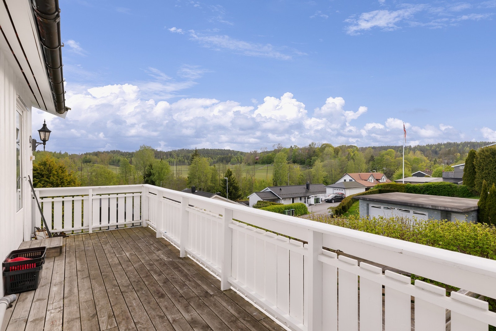 Fra stuen har man utgang til terrasse. Galleribilde