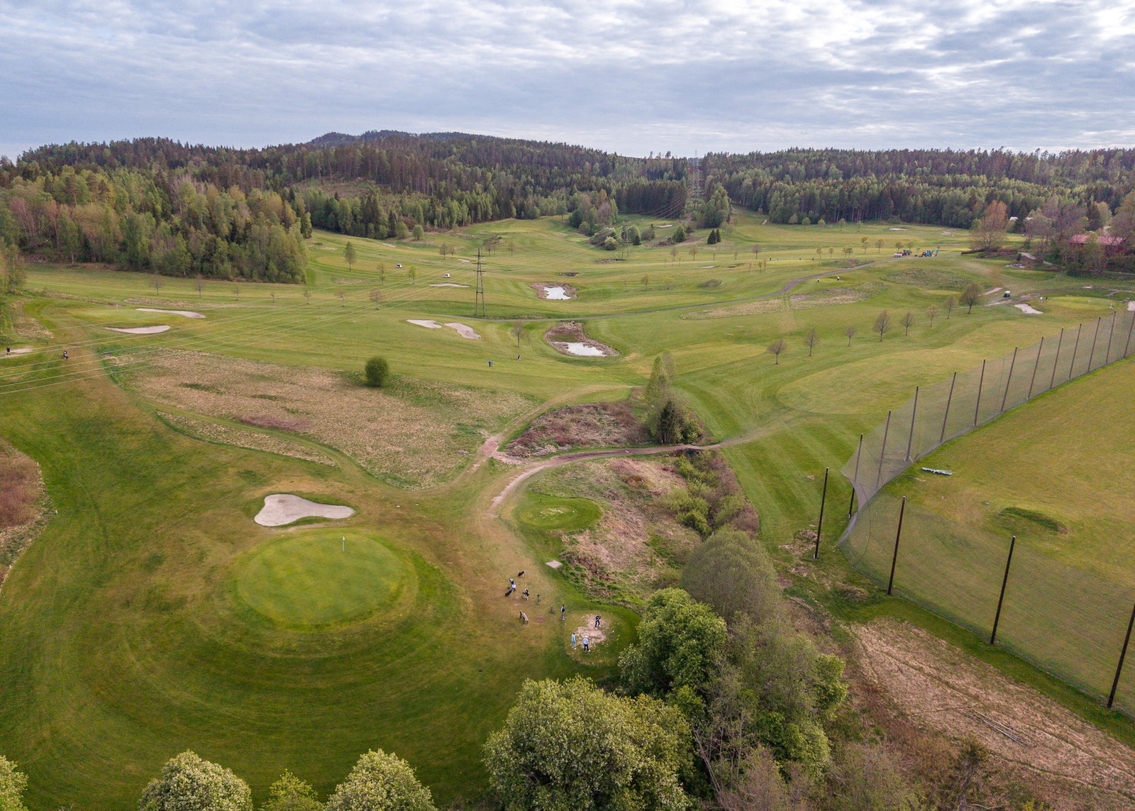 Fra boligen er det kun 200 meter til Østmarka Golfklubb. Galleribilde