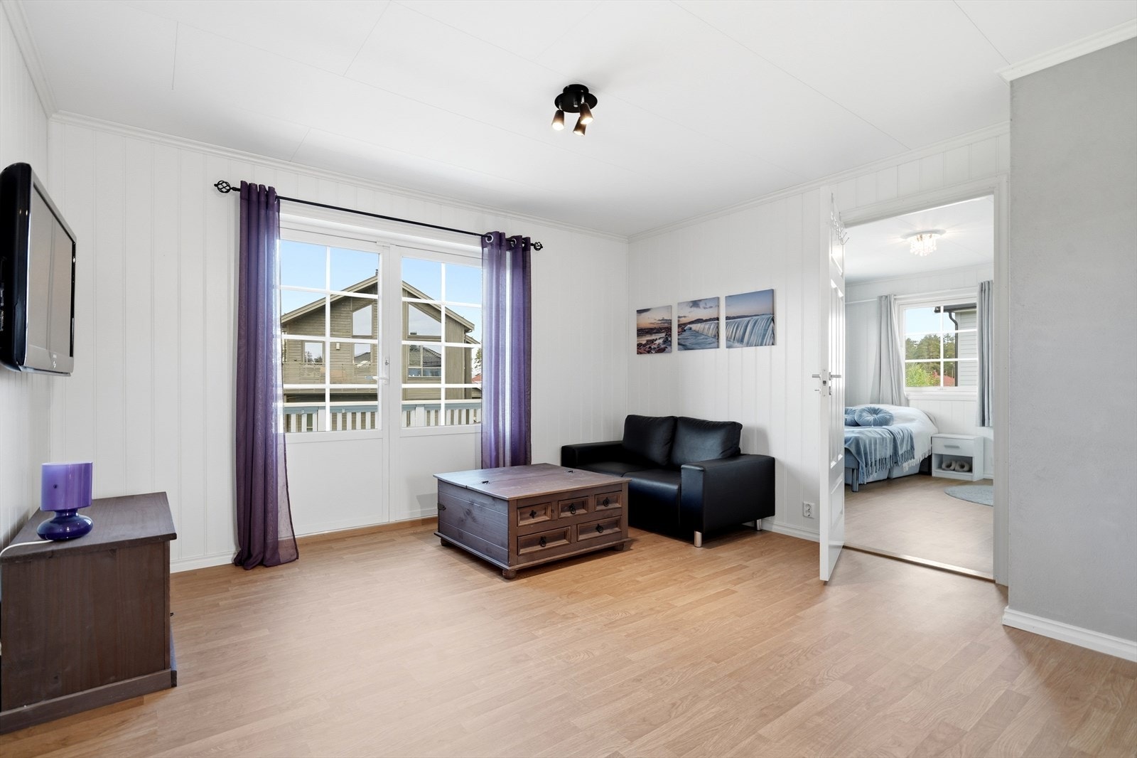 Fra loftstuen er det utgang til balkongen via en dobbel balkongdør. Galleribilde