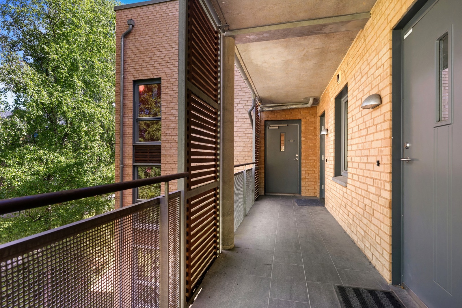 Svalgang inn til leiligheten. Galleribilde