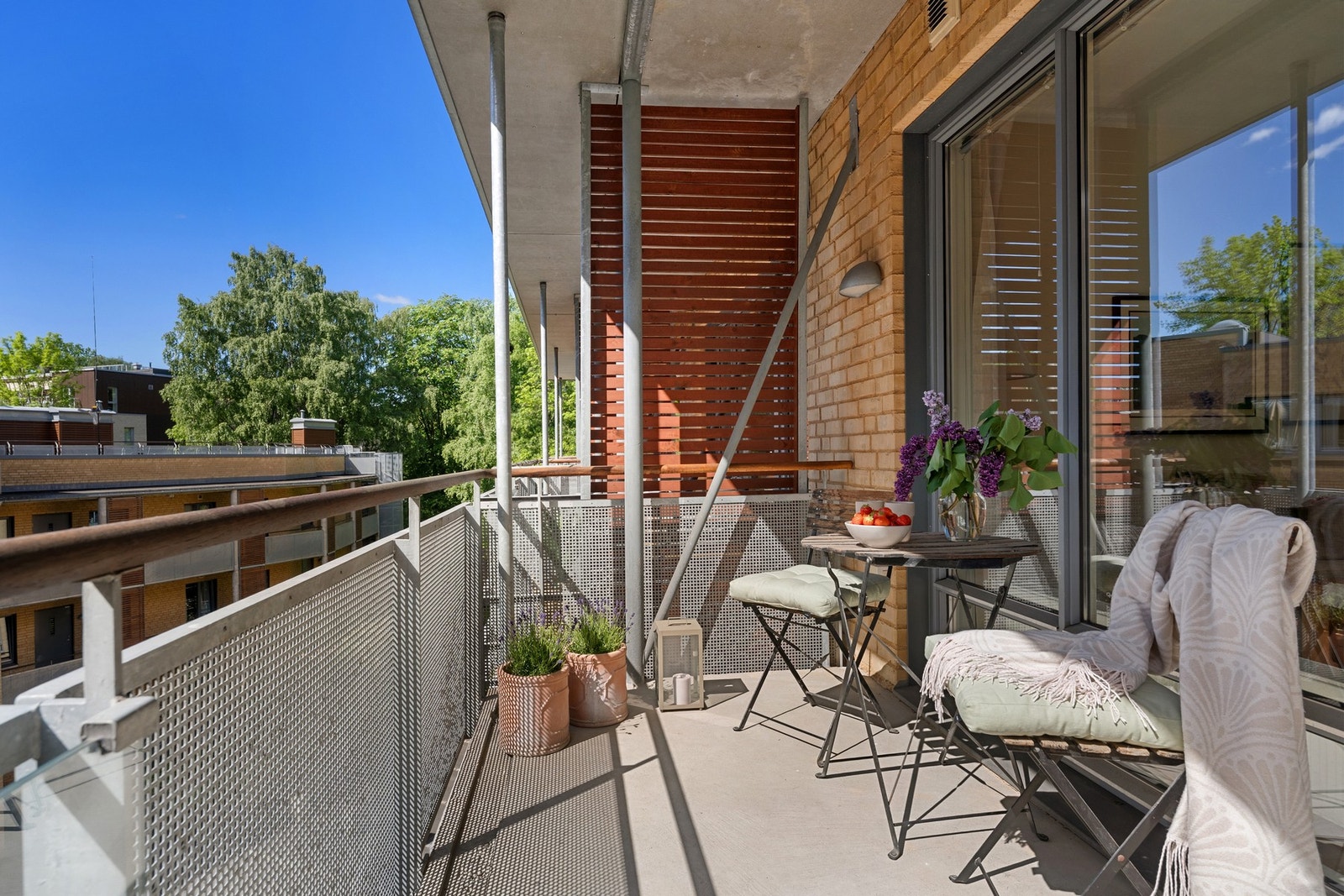 Leiligheten har en solrik balkong på 6 m². Galleribilde