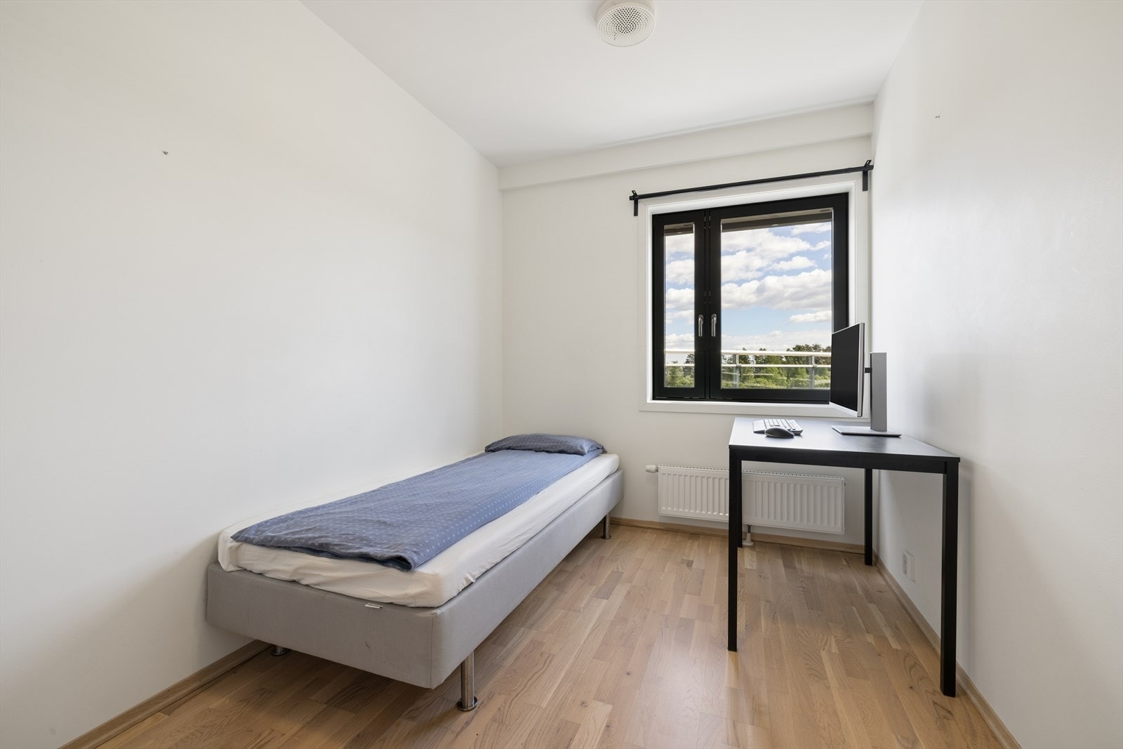 Det andre soverommet egner seg godt som barnerom, gjesterom eller kontor. Galleribilde