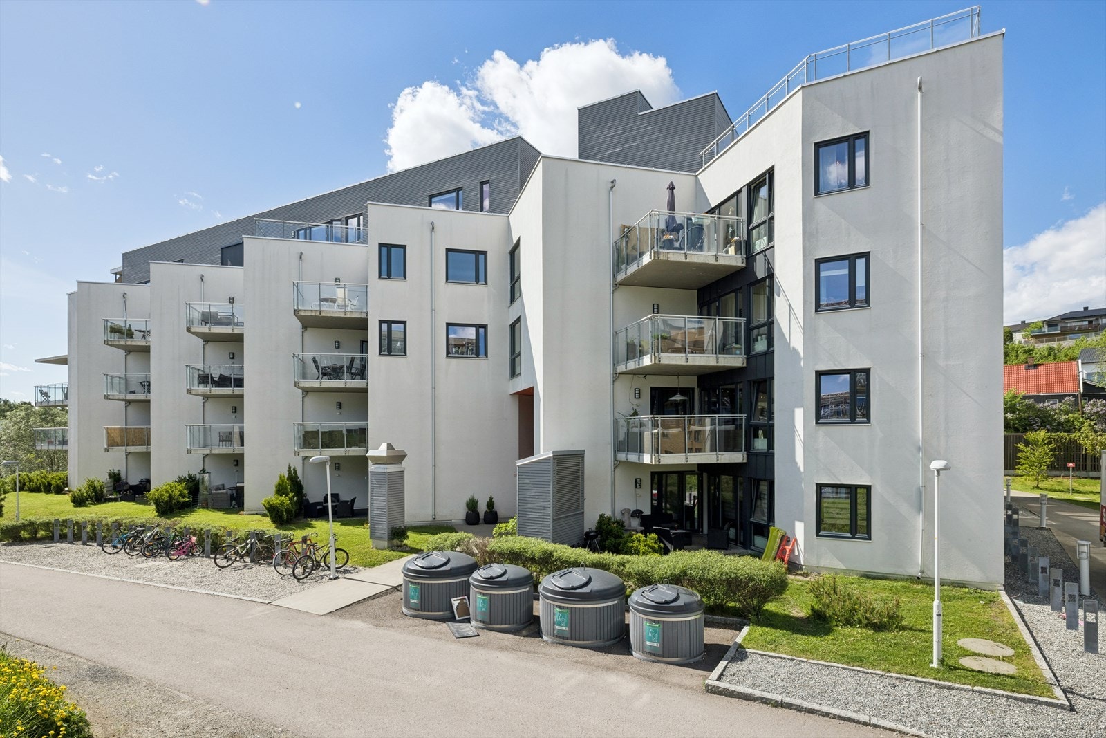 Moderne leilighetsbygg fra 2016 med heisadkomst. Galleribilde