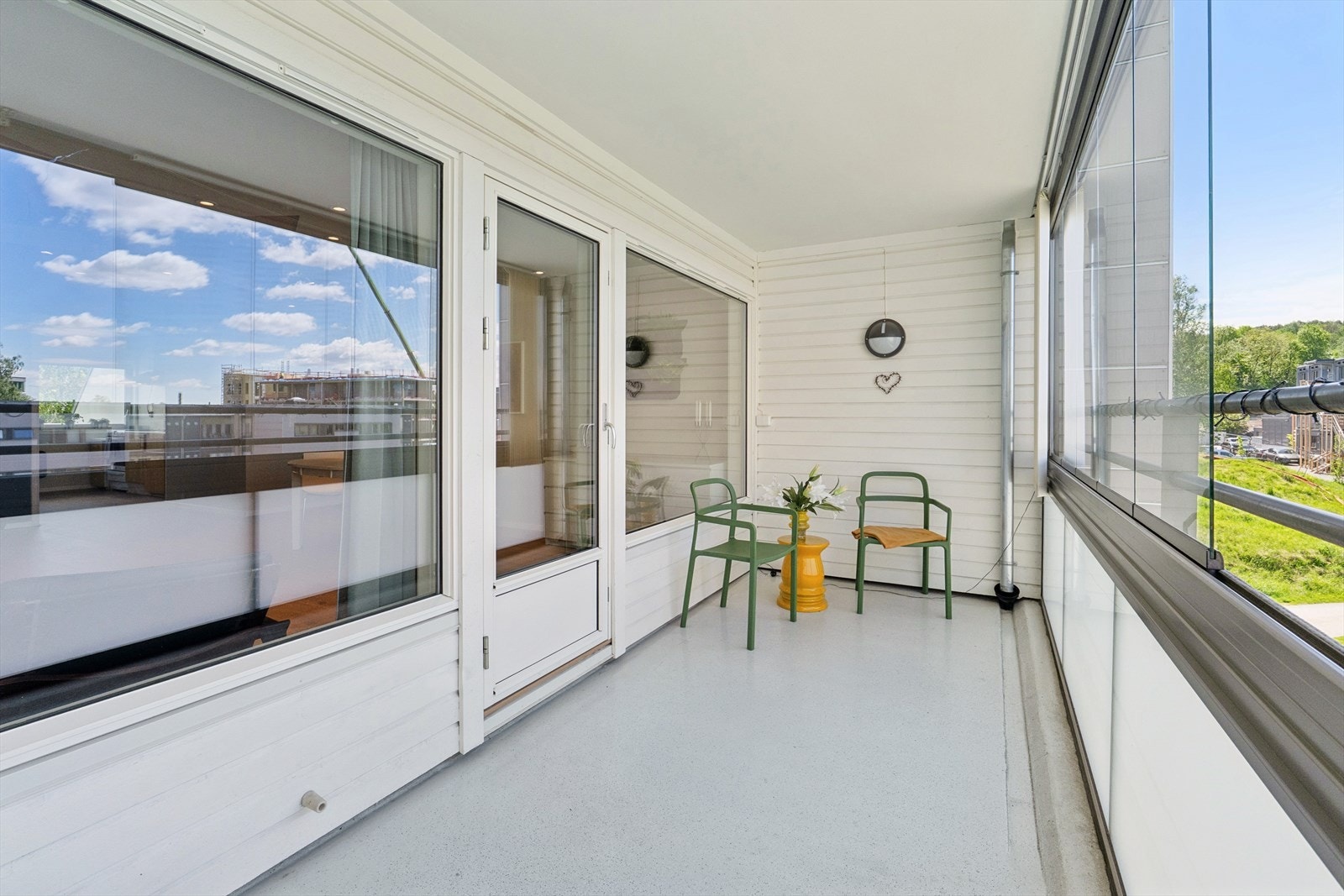 Balkongdører med isolerglass fra 2014 bidrar til god isolasjon. Galleribilde
