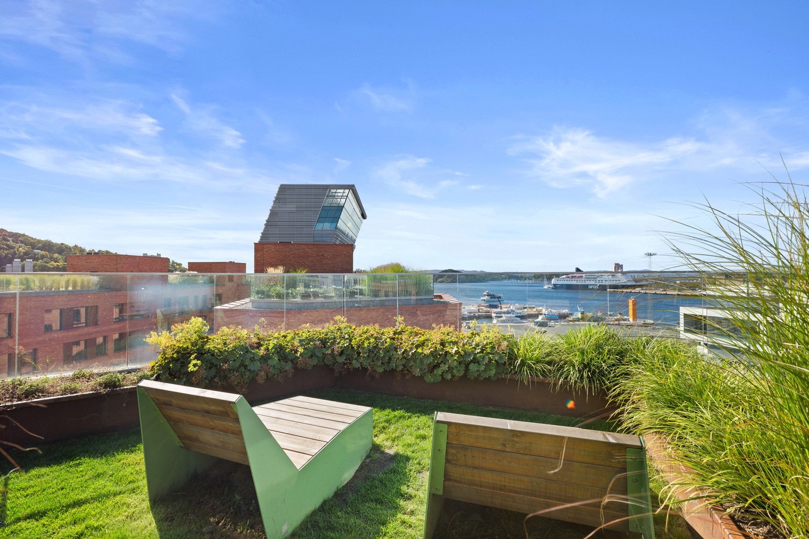 Her er det bare å lene seg tilbake og nyte solen og den flotte utsikten. Galleribilde