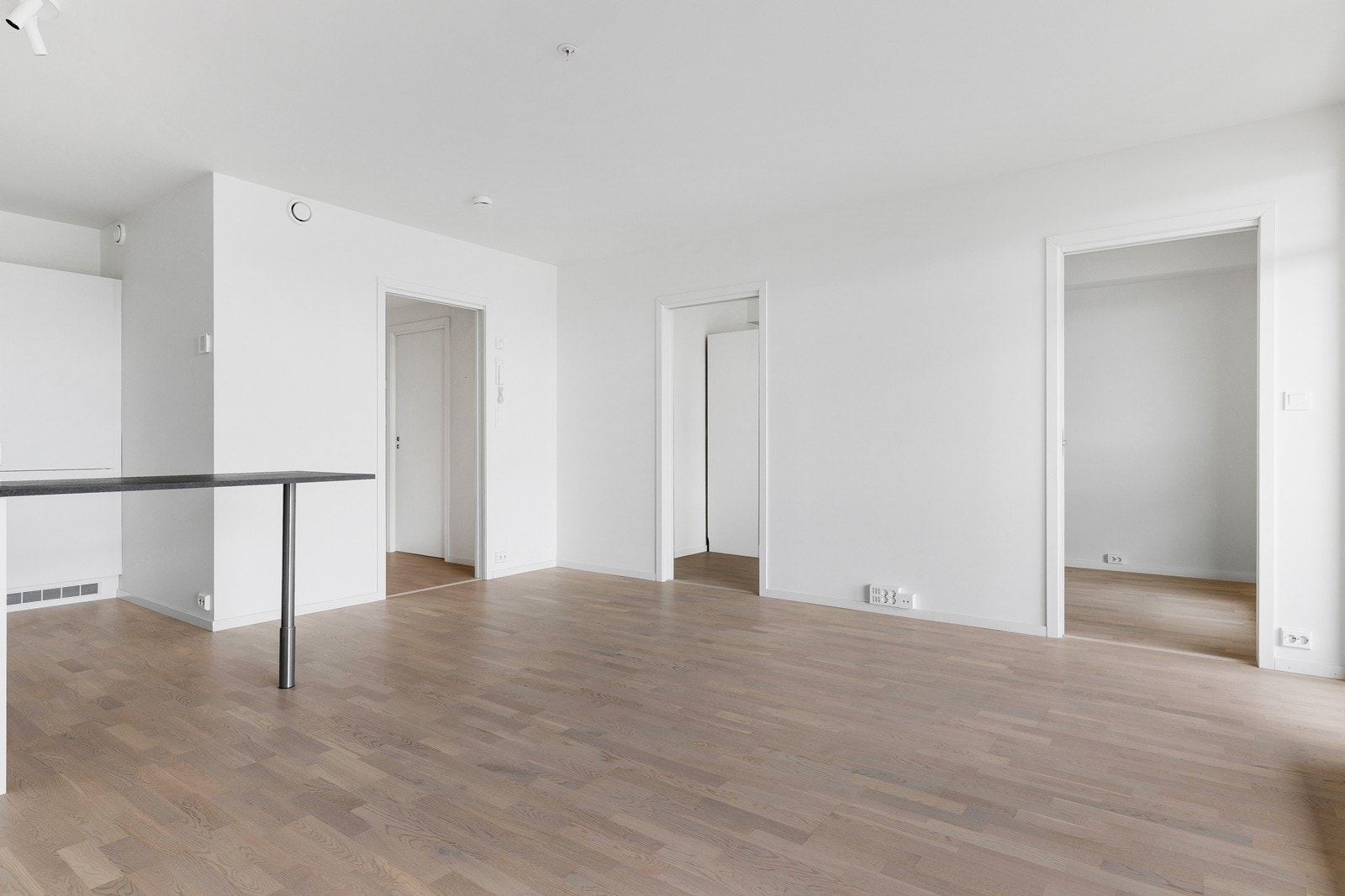 Man har direkte tilgang til soverommet via stuen med 2 innganger Galleribilde