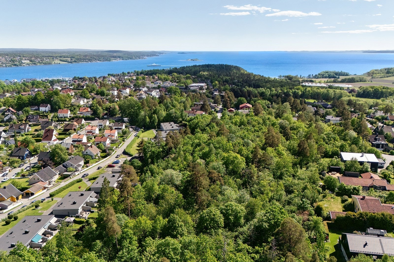 Området er preget av grønne lunger og spredt boligbebyggelse. Galleribilde
