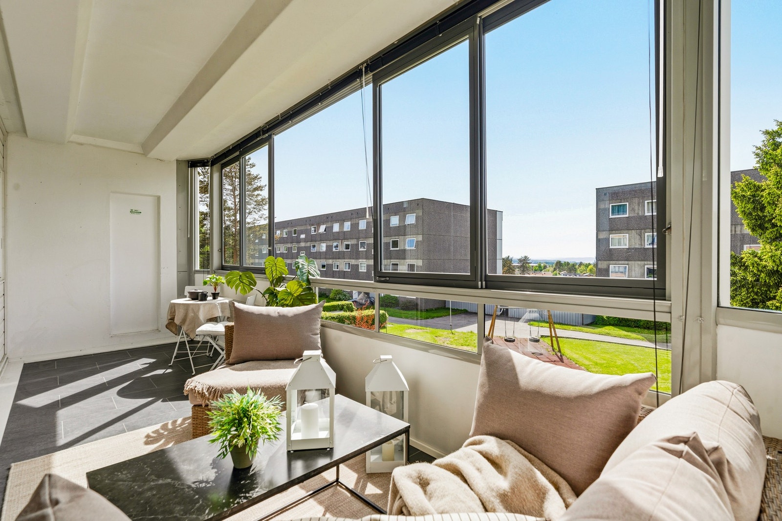 Dette er en nyoppusset 2-roms leilighet med god standard (kun TG1), innglasset balkong, fjordutsikt, og walk-in garderobe! Galleribilde