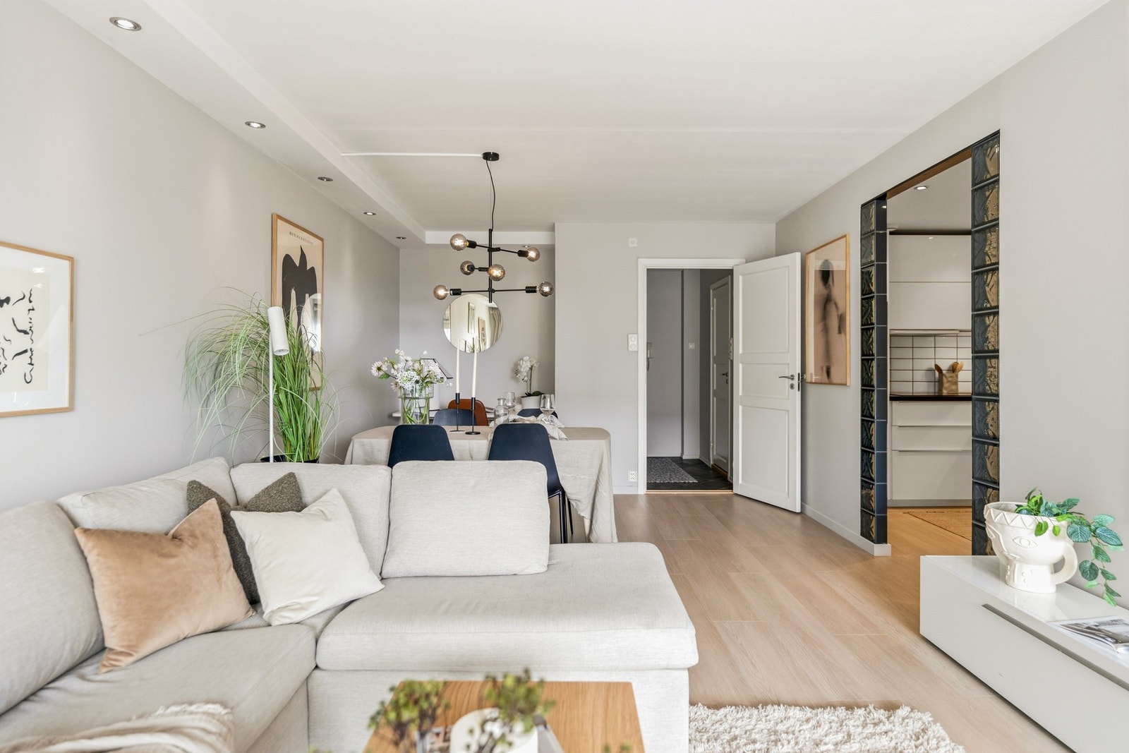 Veggene er malt i fargen Elegant Beige Galleribilde