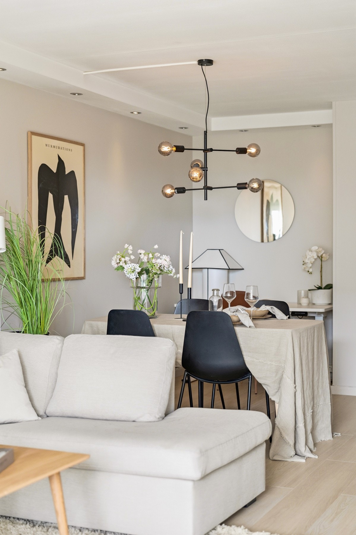Plass til spisebord for å samle familien Galleribilde
