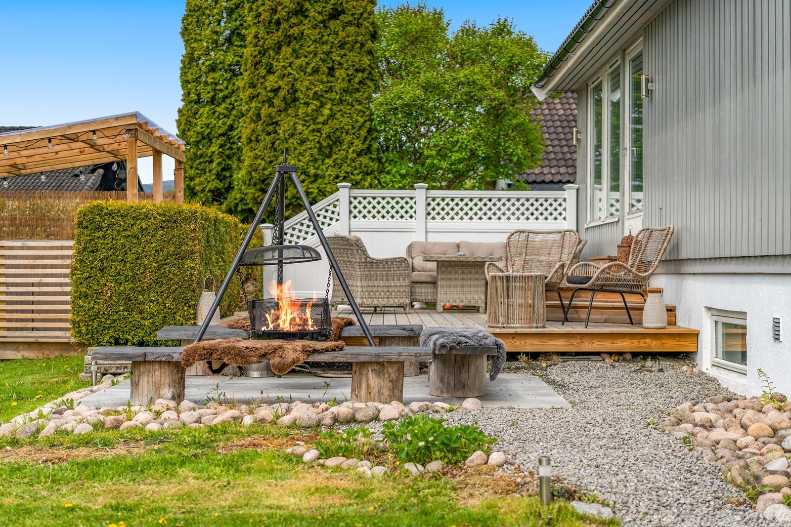 Solrik og fin uteplass Galleribilde