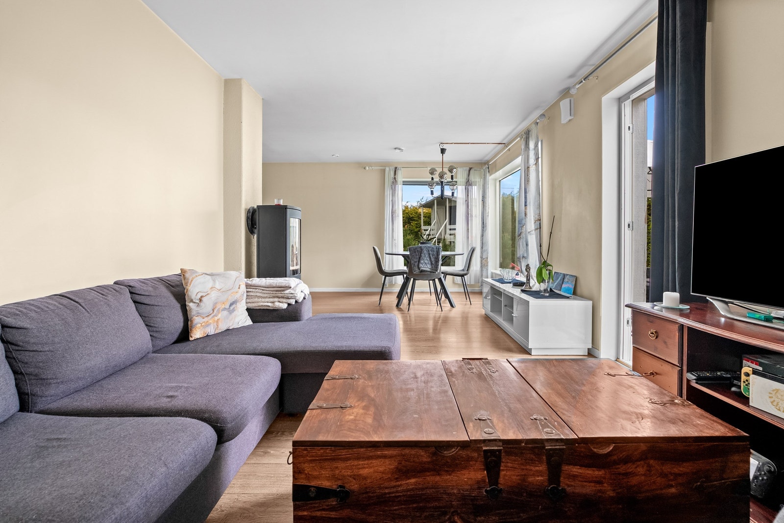 God plass for sofa-løsning og spisegruppe Galleribilde