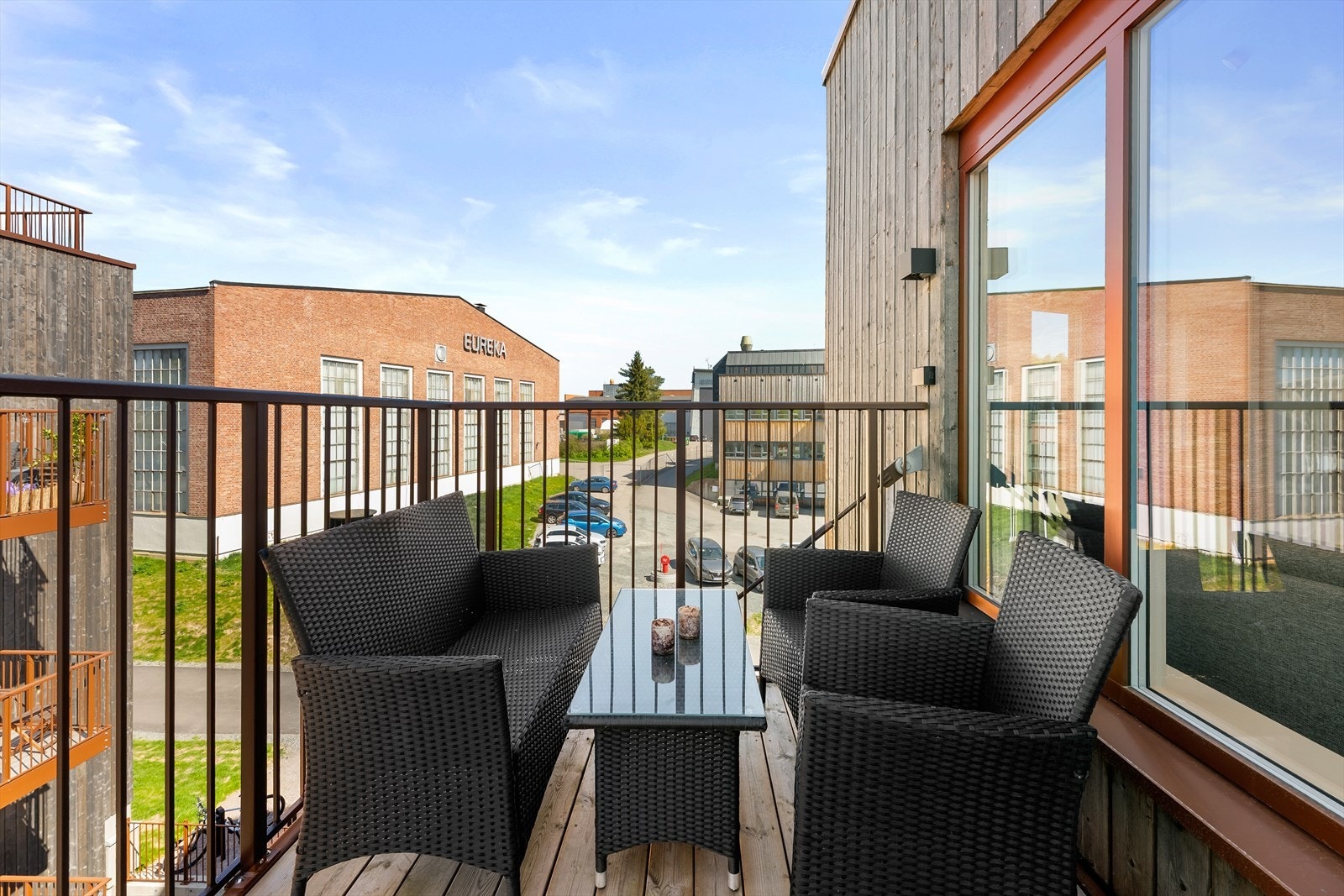 Her er det plass til en sittegruppe og grill Galleribilde