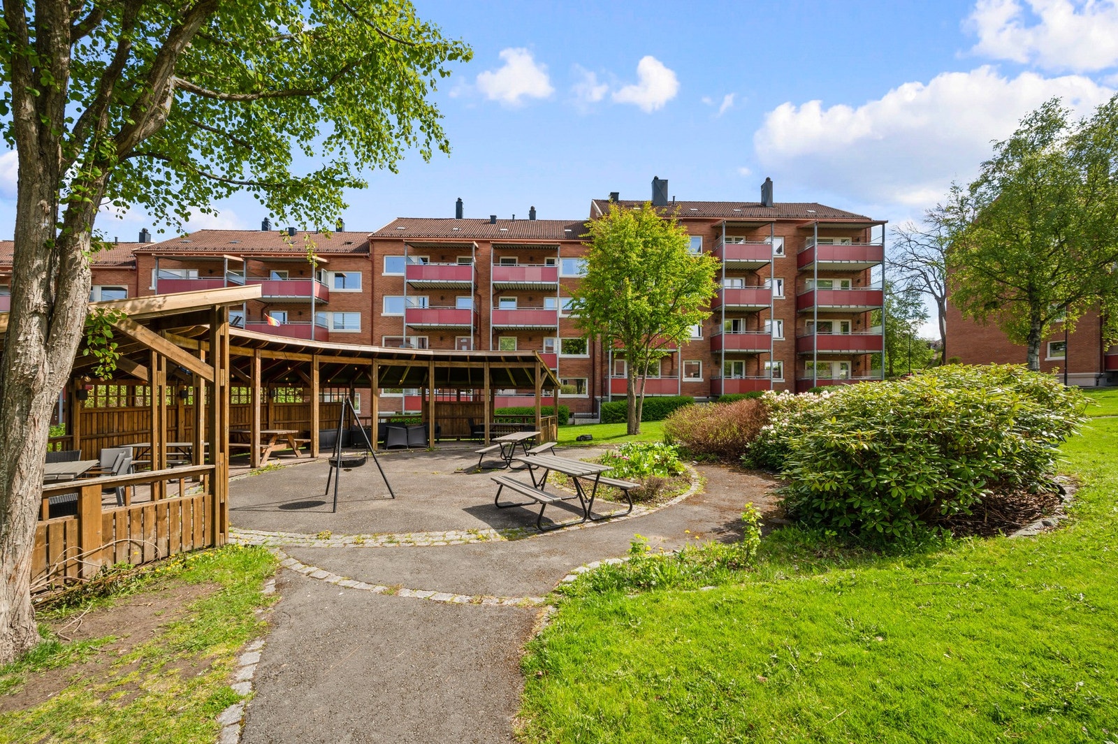 Paviljong og bålpanne for felles sammenkomster. Galleribilde