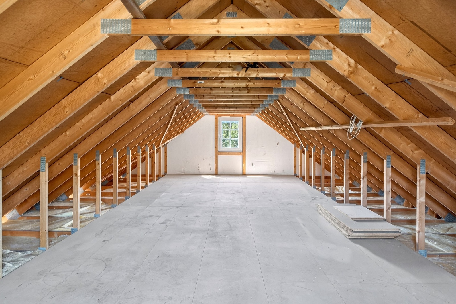 Uinnredet loft over garasjen. Galleribilde
