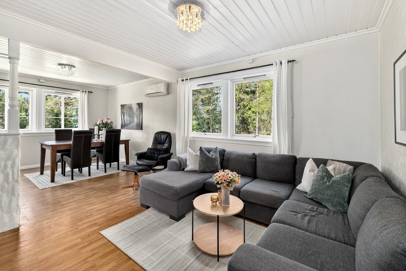 God plass til spisebord i stuen. Galleribilde