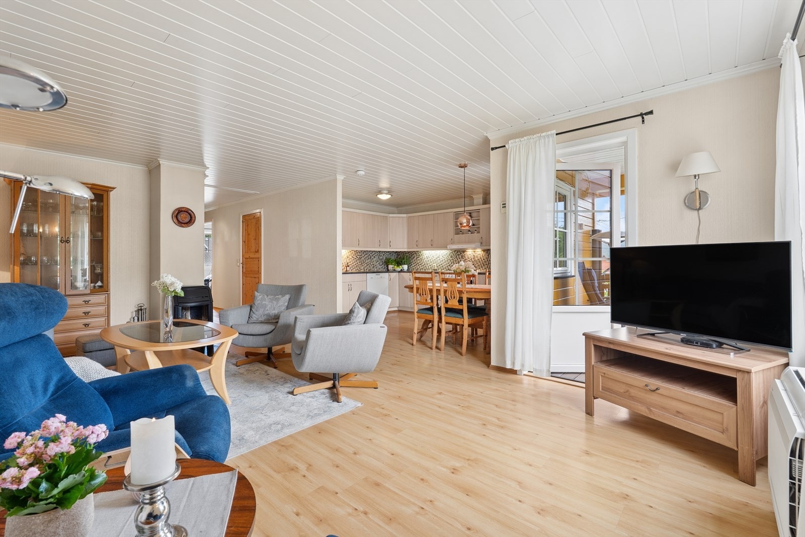 Fra stuen er det utgang til terrassen. Galleribilde