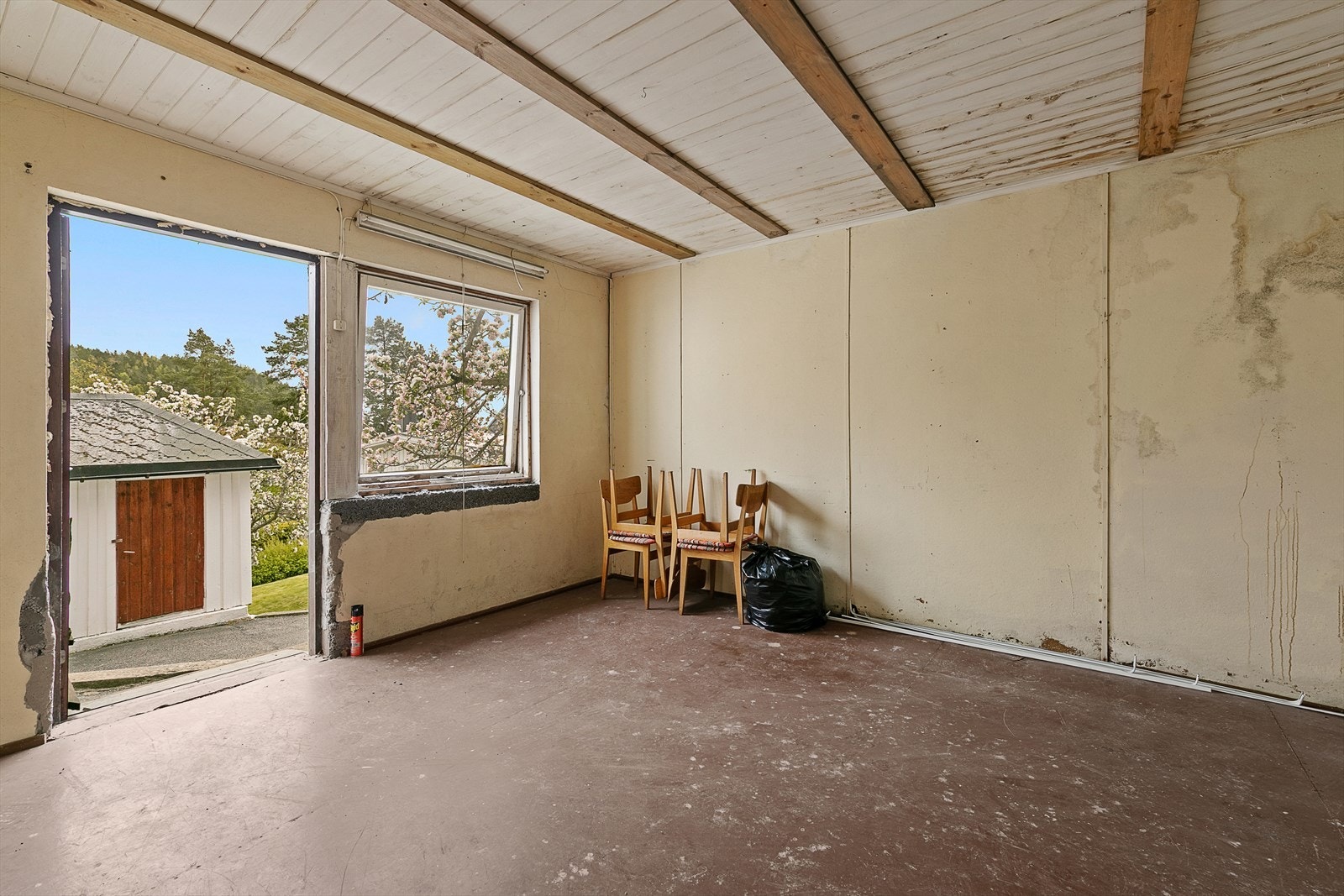Stort lagrinsrom med egen inngang. Galleribilde