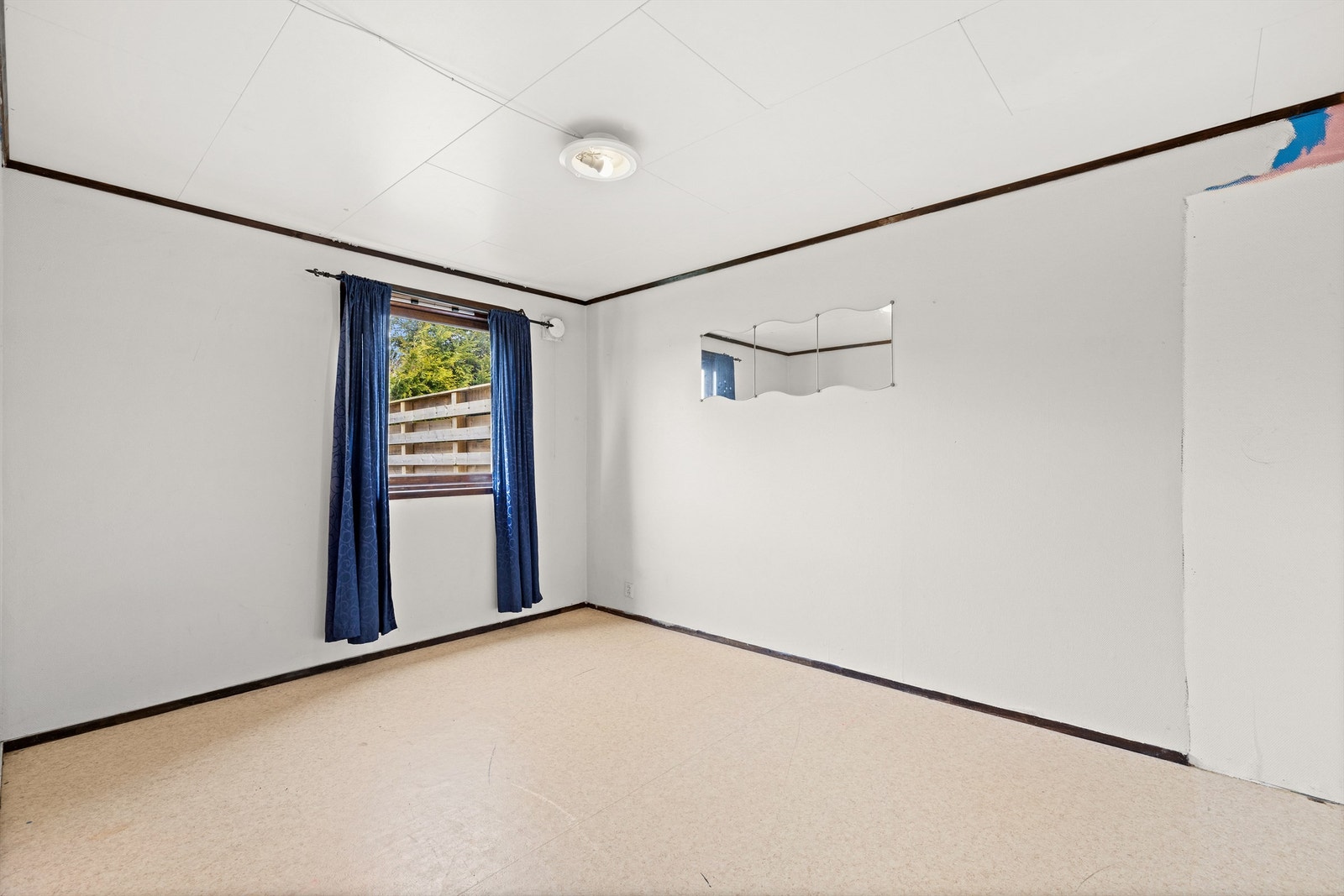Underetasjen er innredet og har utlektede vegger. Galleribilde