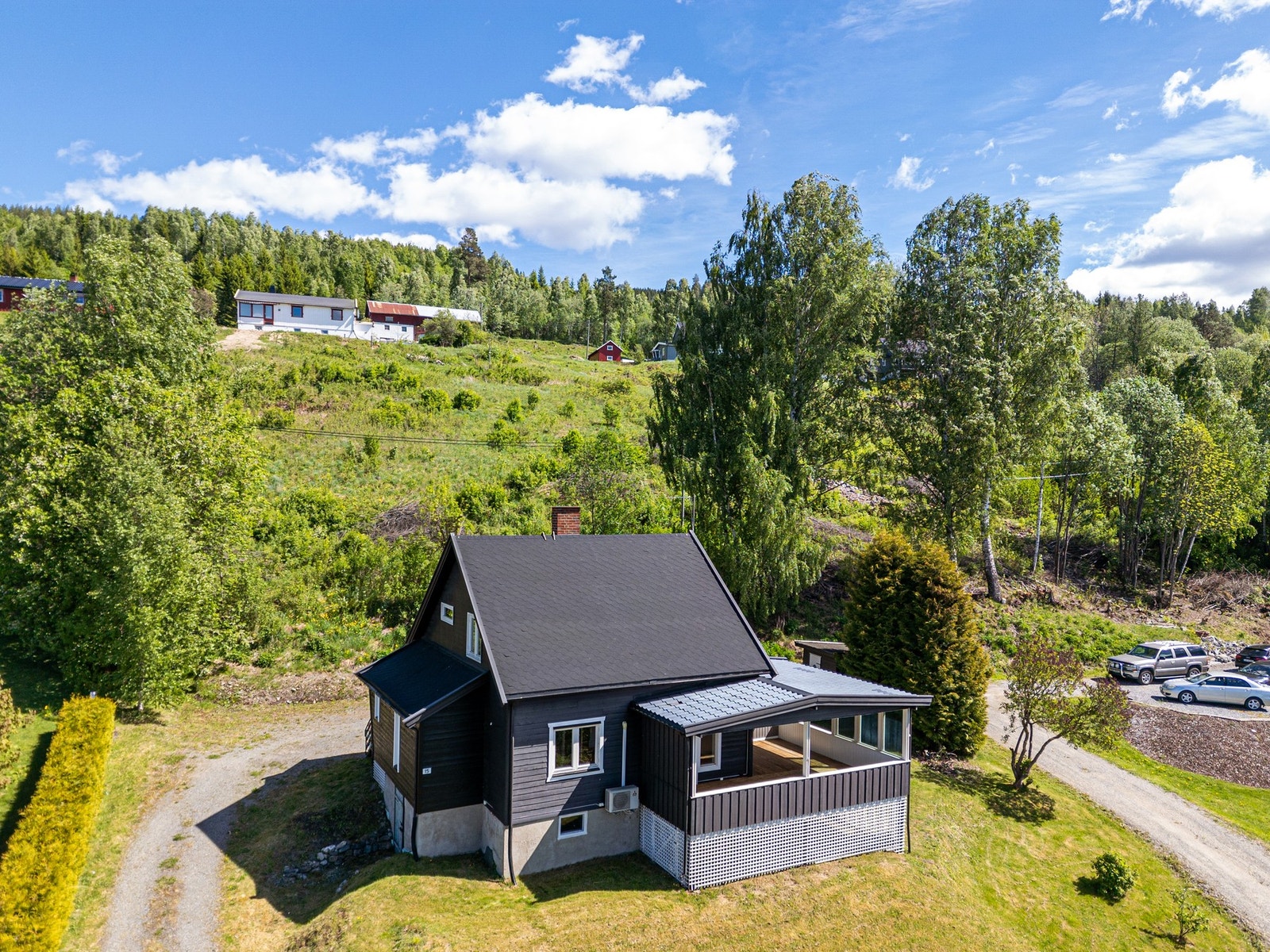 Området byr på flotte tur- og friluftsmuligheter året rundt, med både skog og fjord i umiddelbar nærhet. Galleribilde