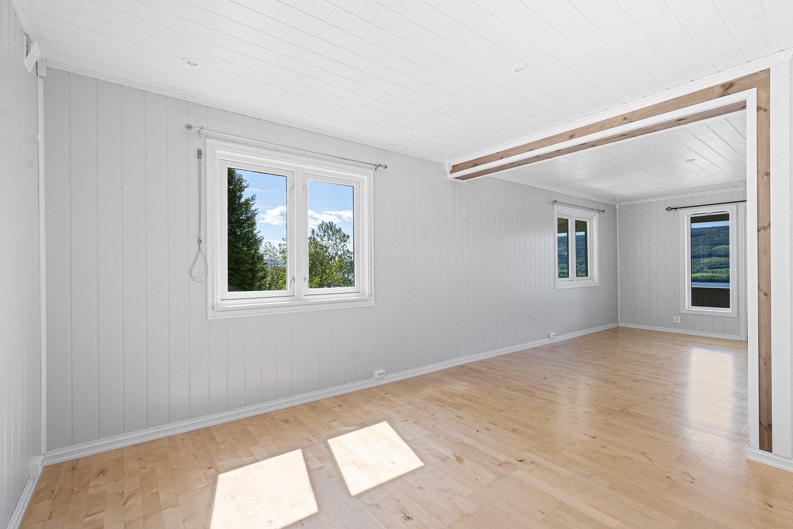 Gode innredningsmuligheter og plass til både sofagruppe og spisestue. Galleribilde
