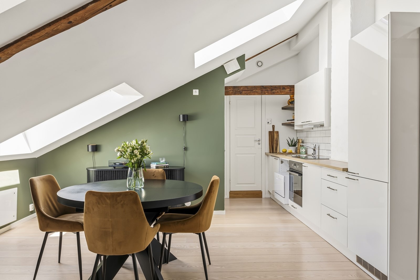 Leiligheten er utstyrt med et balansert ventilasjonsanlegg som sikrer et sunt og godt inneklima. Galleribilde