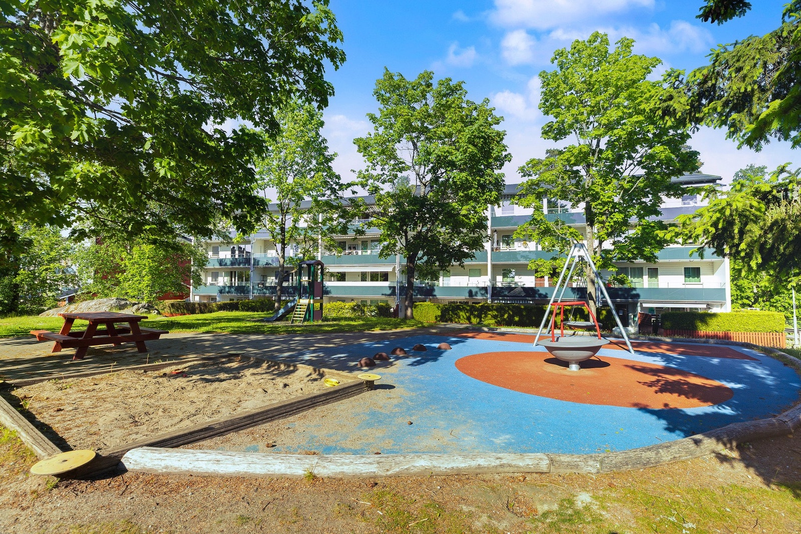 Fellesareal og lekeplass. Galleribilde