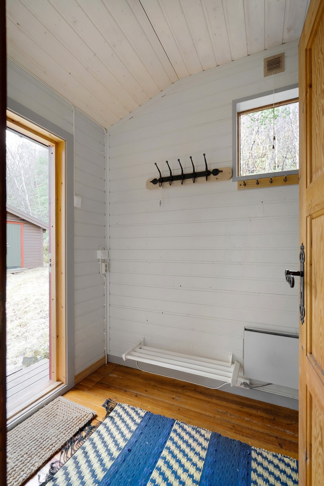 Entré med plass for yttertøy Galleribilde