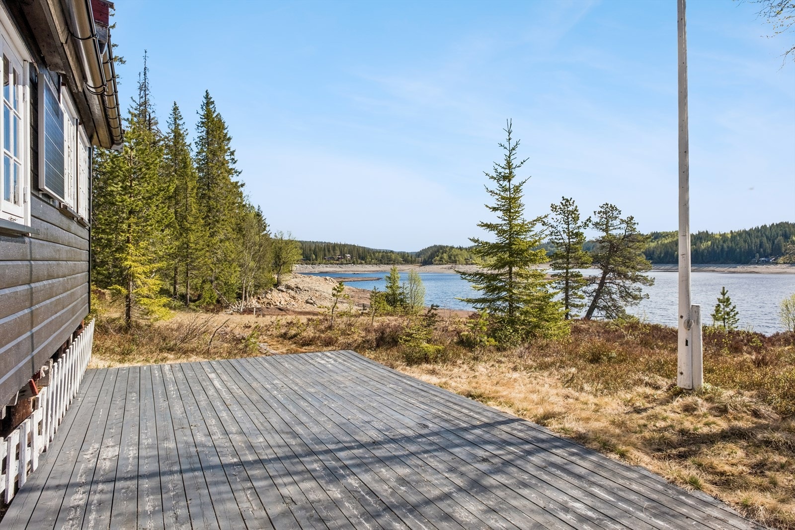 Terrassen ligger sørvendt så her vil man ha fin utsikt og meget gode solforhold Galleribilde