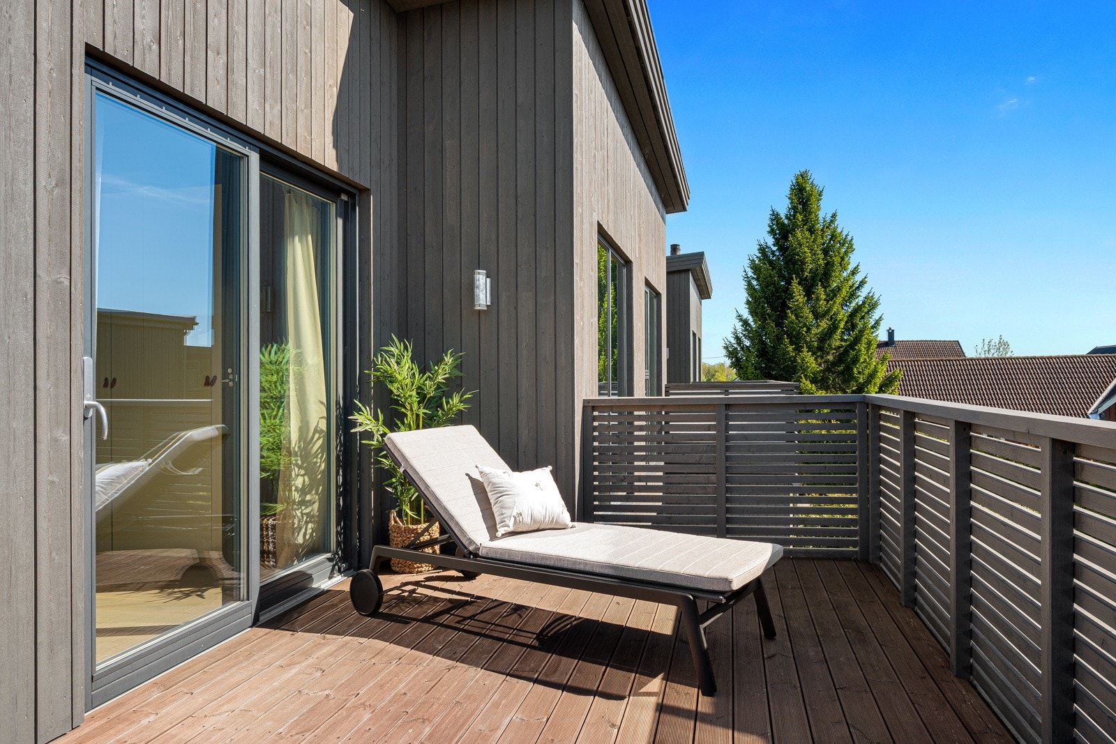 Veranda på utsiden av hovesoverommet i 2. etg. Galleribilde