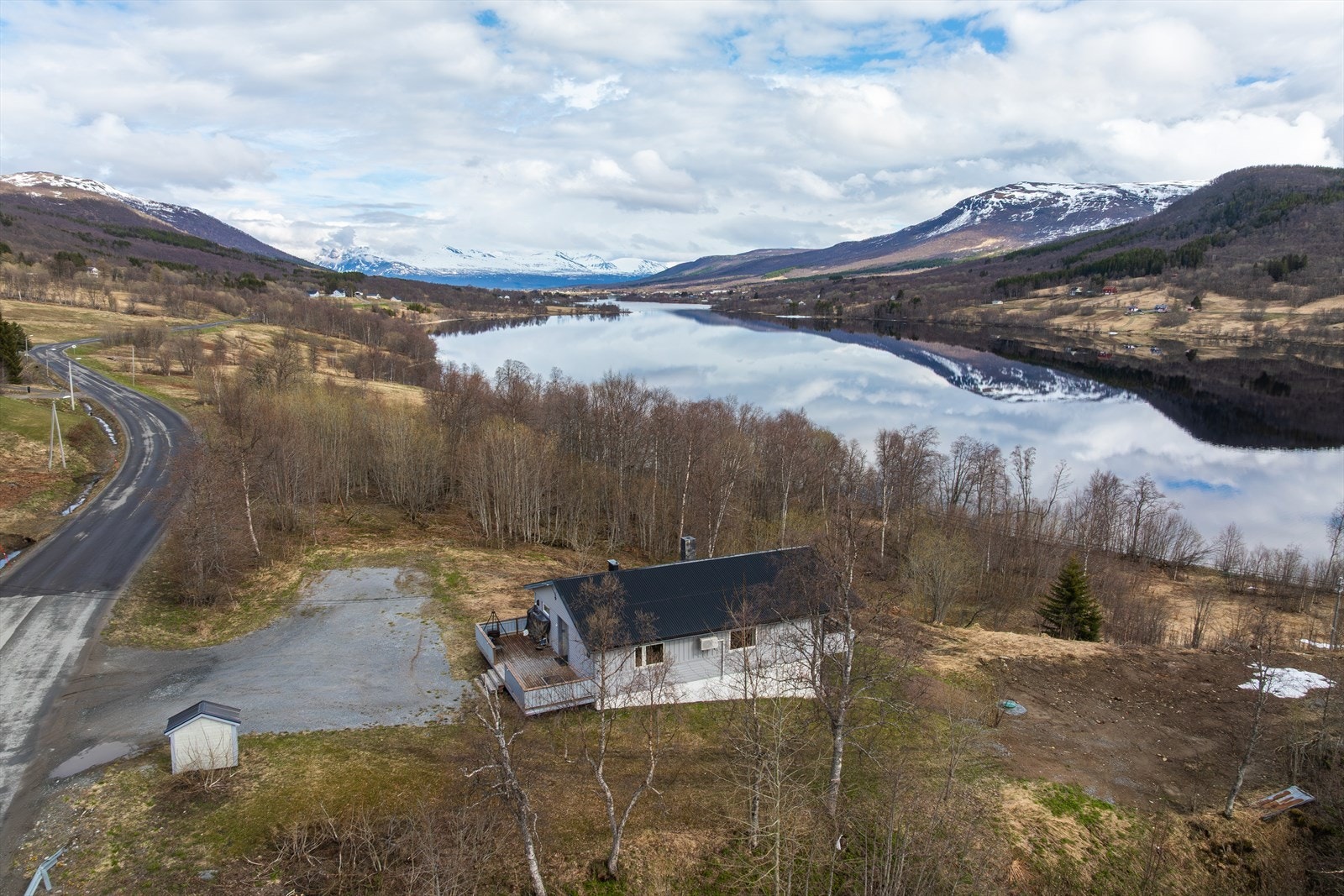 Området byr på gode muligheter for friluftsliv året rundt, med fine forhold for turer i skog og mark, fiske og øvrige naturopplevelser Galleribilde