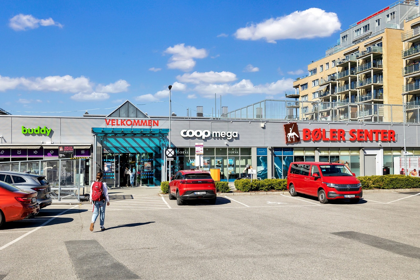 Fra boligen er det kort vei til Bøler enter. Galleribilde