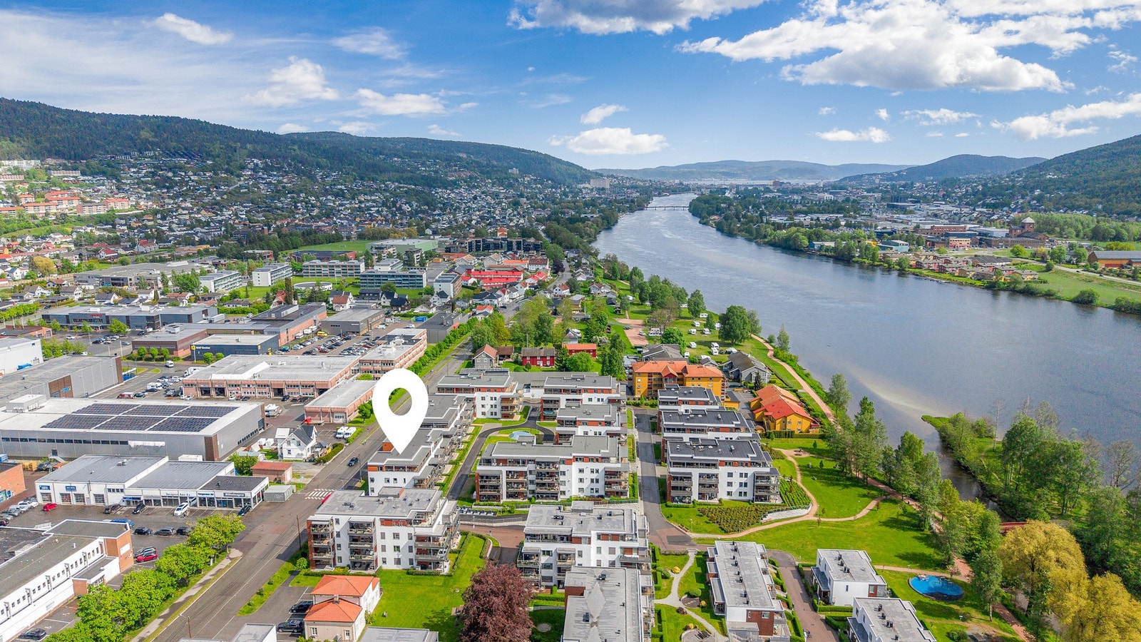 Dessuten tar det få minutter å kjøre til moderne Gulskogen kjøpesenter og Drammen sentrum Galleribilde