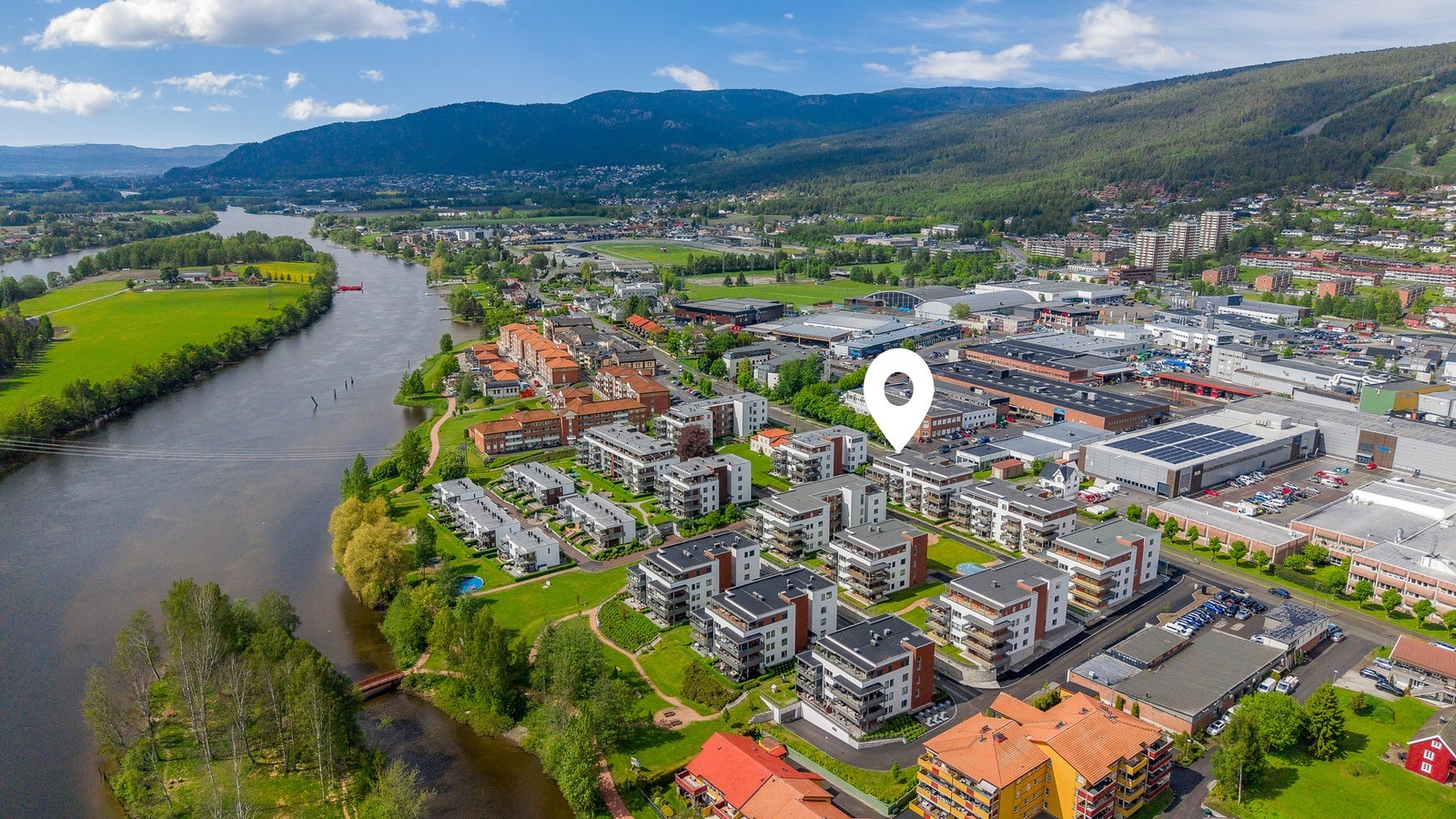 Her bor du med kort vei til et bredt utvalg fasiliteter og servicetilbud, samt flotte turstier langs elvepromenaden Galleribilde