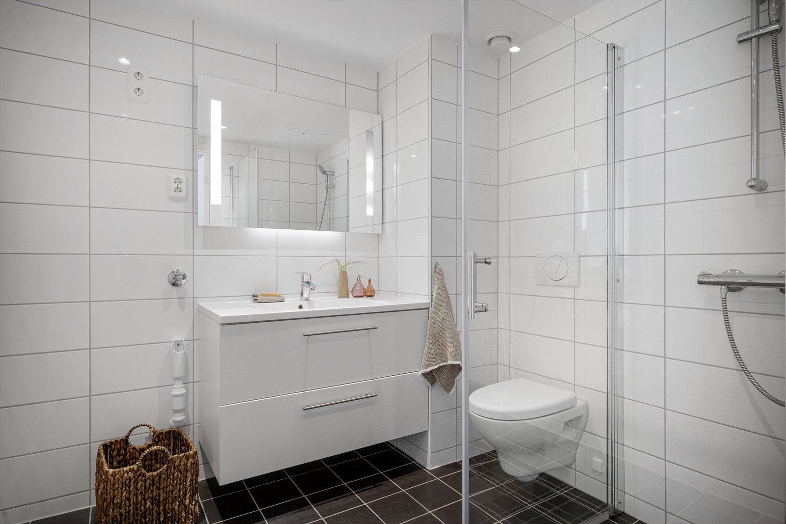 Badet er en prefabrikert kabin fra Probad AS, levert i byggeåret. Galleribilde