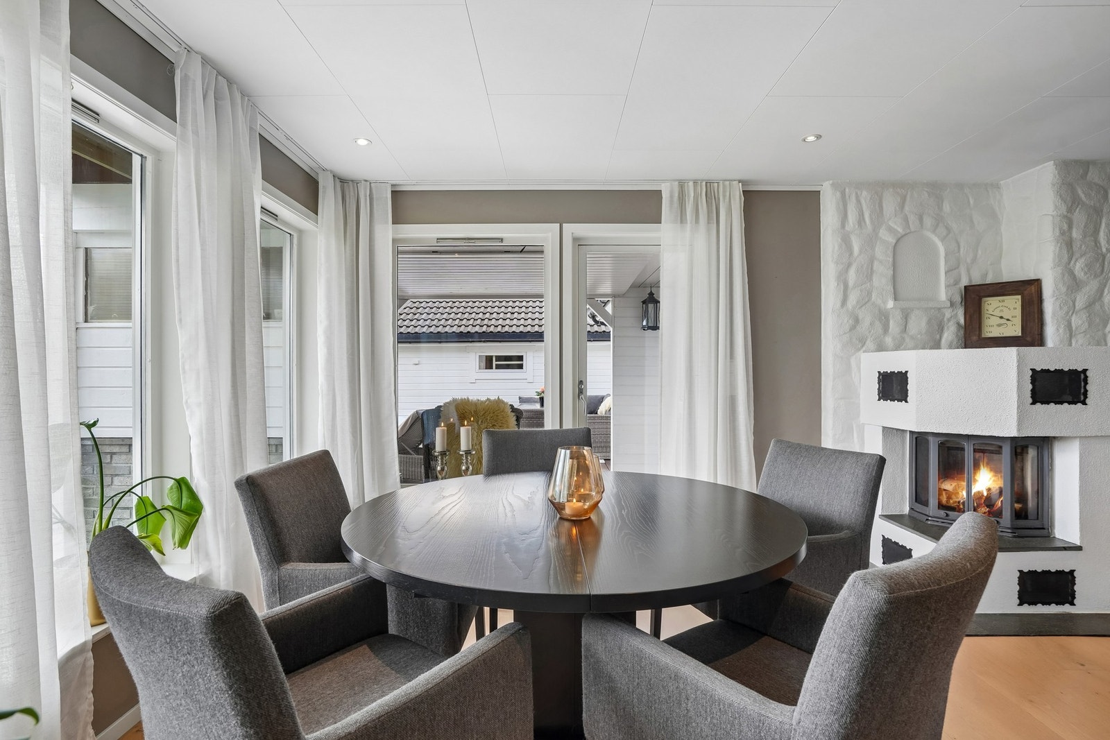 Spisegrupppen er et naturlig samlingspunkt for både hverdagsmiddager og sene helgekvelder. Galleribilde