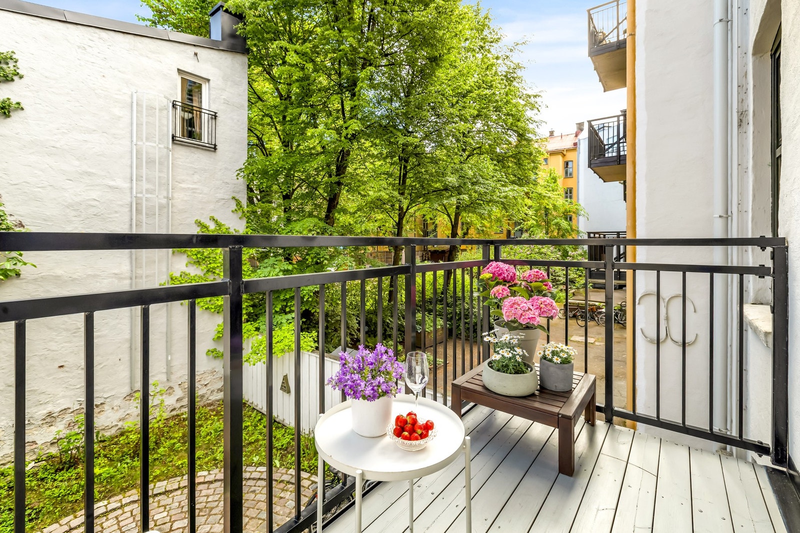 Balkongen er på ca. 4 m² Galleribilde