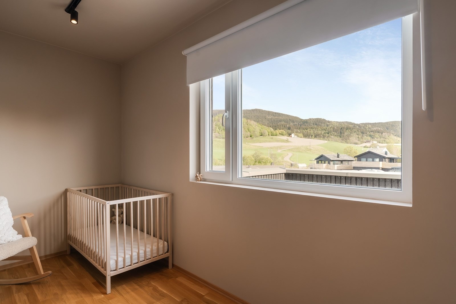 Her er det plass til seng, kommode og øvrig møblement etter behov. Galleribilde